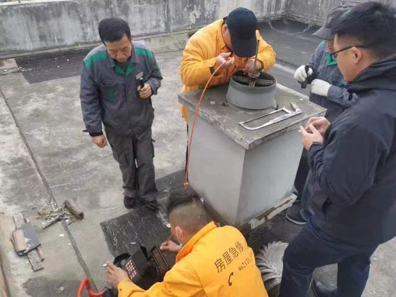 屋顶漏水成疑普陀这里多方联动探寻解决之道(图2)