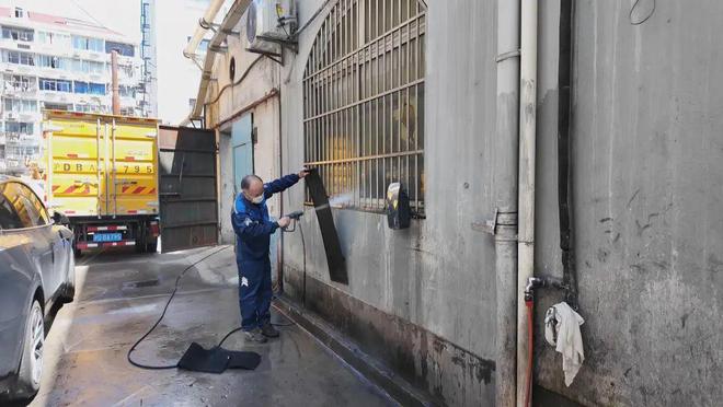 冷空调开机保养进行时随时随地为乘客送清凉→(图5)