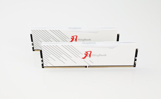 容量大又便宜大内存就是爽金百达白刃48GB6800MHz实测有感(图4)
