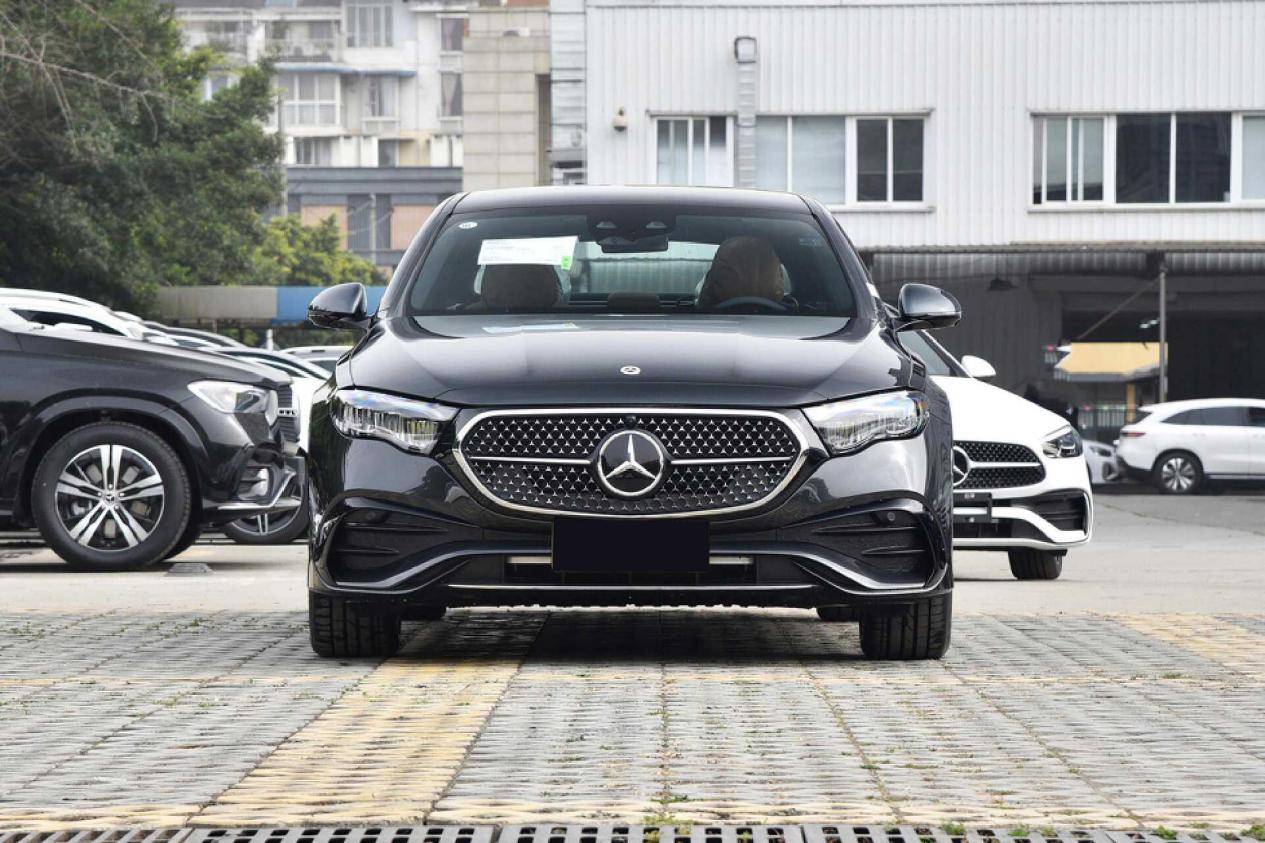 车长近5米1两套外观可选标配20T+9AT奔驰E级还有何亮点？(图4)