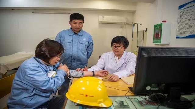 江汉油田撑起职业健康“防护伞”(图1)