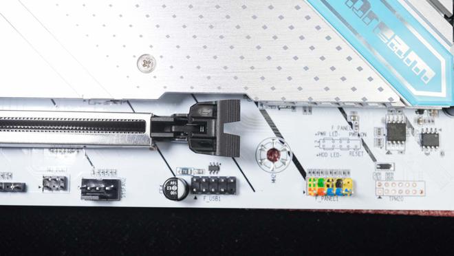 有特色的高性价比主板-精粤B760M雪之梦D5(图7)