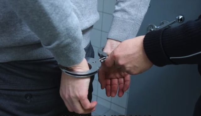 美国越狱大师：越狱后靠惊人演技成功骗过警察却被菜鸟警察擒获(图5)