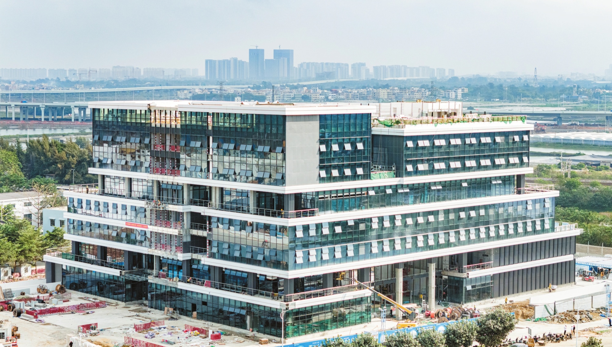 海南综合型寄递物流监管中心建设项目总进度达95%(图1)