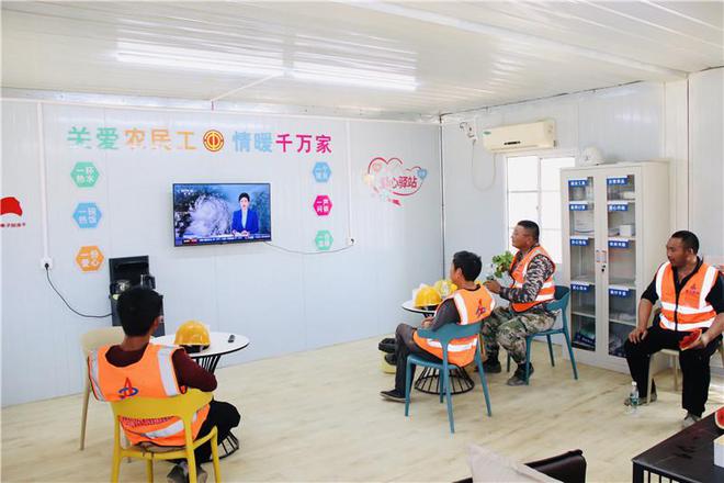 安徽建工路桥巧用“凉”方战高温(图1)