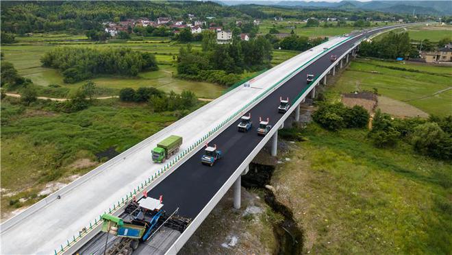 安徽建工路桥巧用“凉”方战高温(图2)