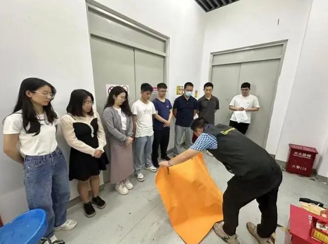 VOLAB丨创美实业-马田街道开展危险化学品实验室安全专项治理行动(图1)