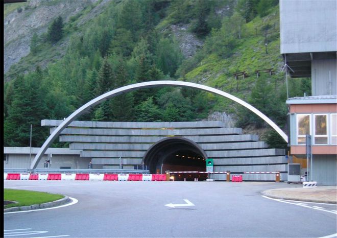 最绝望死法：隧道变熔炉1000度高温烘烤39人53小时后一片灰烬(图1)