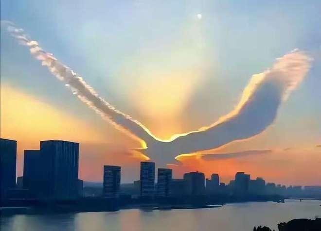 奇观！湖北黄石现“凤舞九天”毛卷云宛如凤凰展翅！怎样形成的(图5)