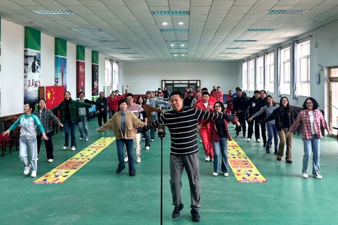 管道一公司员工趣享运动乐在金秋(图1)