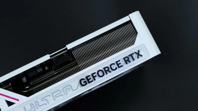 4K游戏的高端之选：七彩虹iGameGeForceRTX5080UltraWOC16GB开箱(图3)