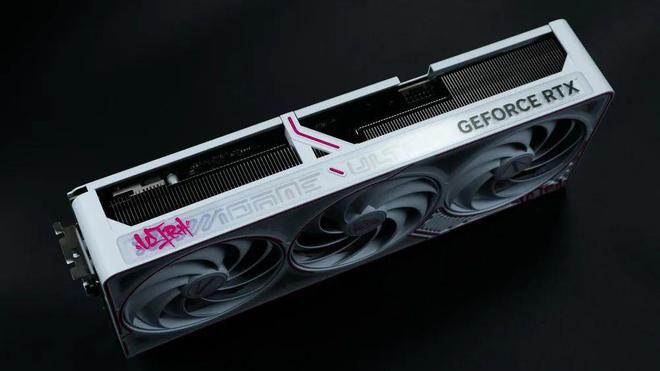 4K游戏的高端之选：七彩虹iGameGeForceRTX5080UltraWOC16GB开箱(图2)