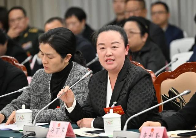 三环路出入口能否调整？二环高架公交专用车道能否优化？代表·局长面对面聊治堵(图2)