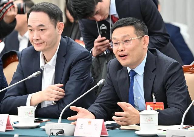 三环路出入口能否调整？二环高架公交专用车道能否优化？代表·局长面对面聊治堵(图4)