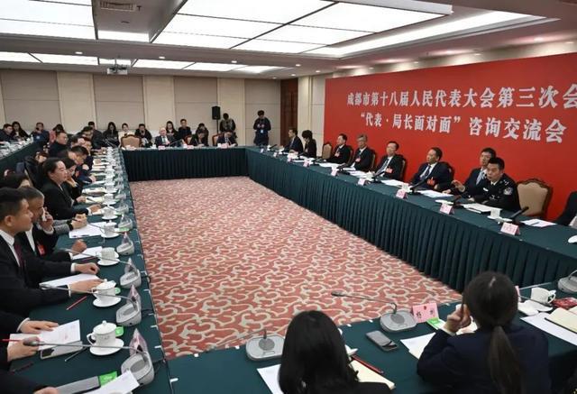 三环路出入口能否调整？二环高架公交专用车道能否优化？代表·局长面对面聊治堵(图6)