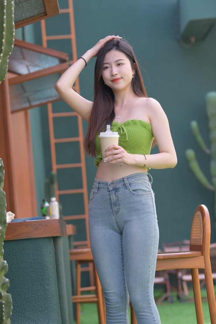 亚洲黄色精品二区(图1)