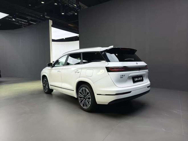 销量过山车华为资源散新M8能救场？(图1)