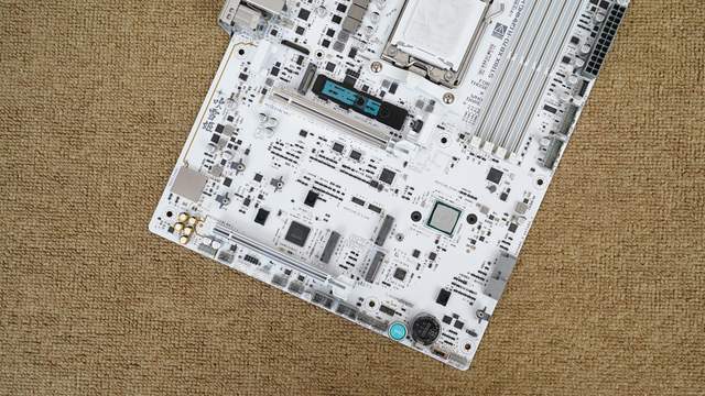 只为极致性能9950X3D+X870吹雪S+HOF5080打造的海景房主机分享(图17)