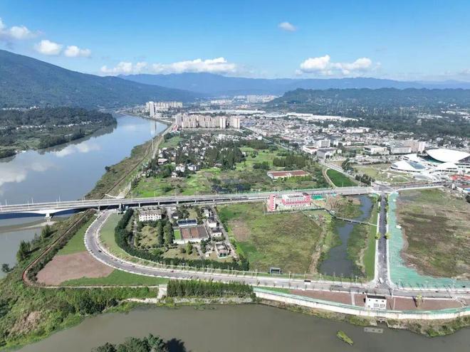 绘好产城融合“工笔画”草坝片区发展底色更鲜亮(图2)