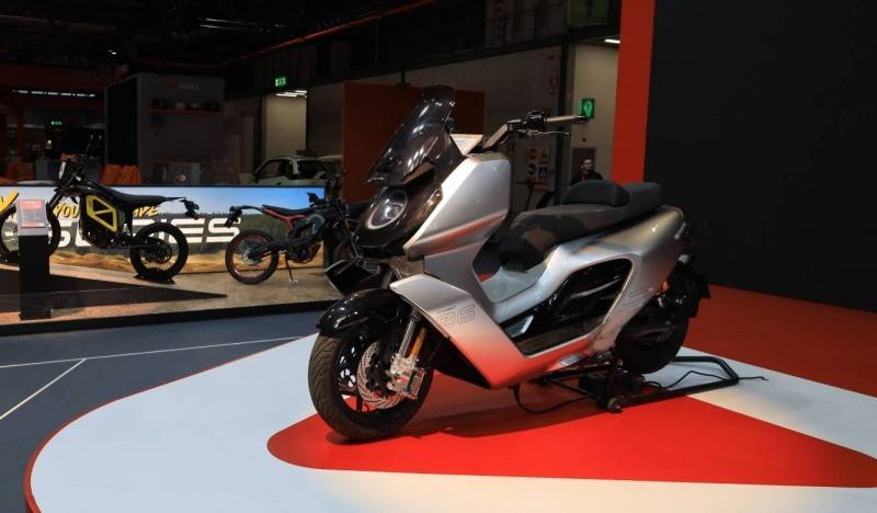 小牛电动Concept06概念车米兰展亮相以机能美学与智慧生态开启未来出行新篇(图2)