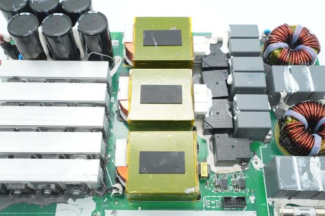 三相交流输入英飞源40kW新能源汽车碳化硅充电模块拆解(图4)