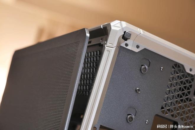 不仅颜值出众更兼顾散热的电竞海景房机箱乔思伯X400来了(图9)