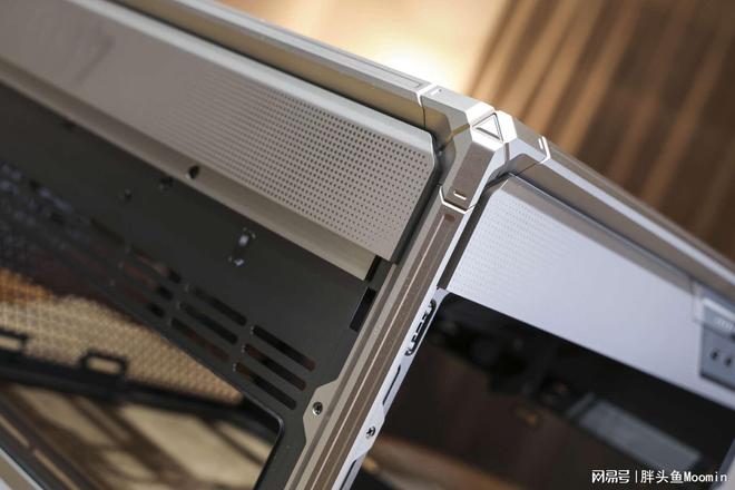 不仅颜值出众更兼顾散热的电竞海景房机箱乔思伯X400来了(图6)