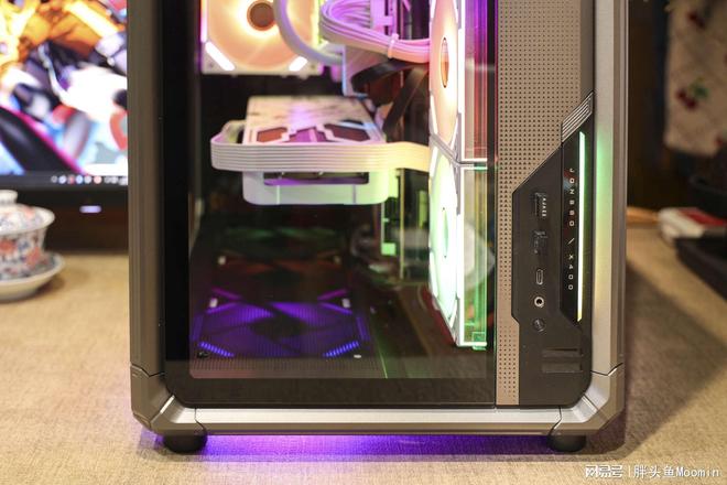 不仅颜值出众更兼顾散热的电竞海景房机箱乔思伯X400来了(图2)