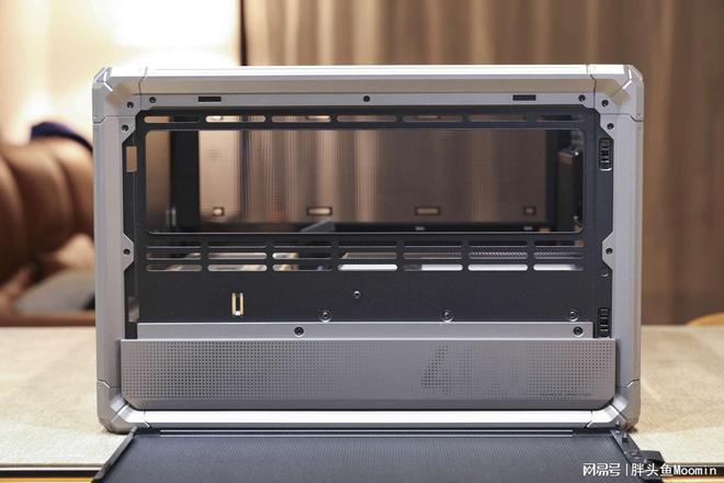 不仅颜值出众更兼顾散热的电竞海景房机箱乔思伯X400来了(图14)