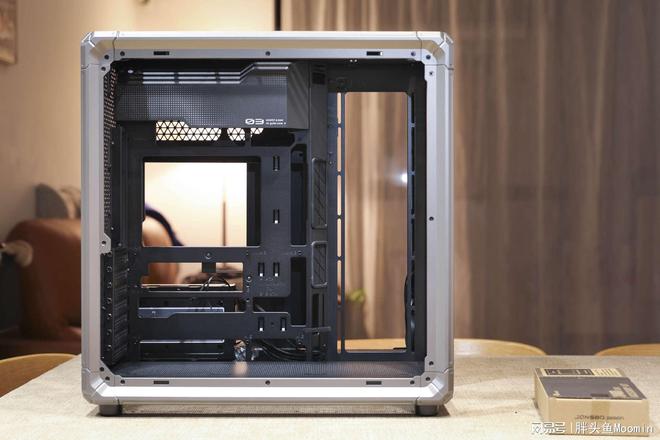 不仅颜值出众更兼顾散热的电竞海景房机箱乔思伯X400来了(图10)