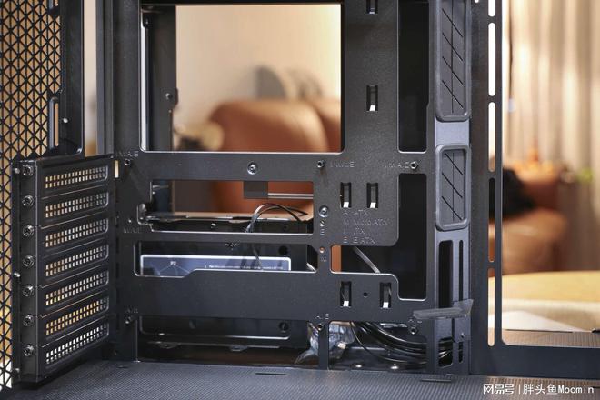 不仅颜值出众更兼顾散热的电竞海景房机箱乔思伯X400来了(图11)