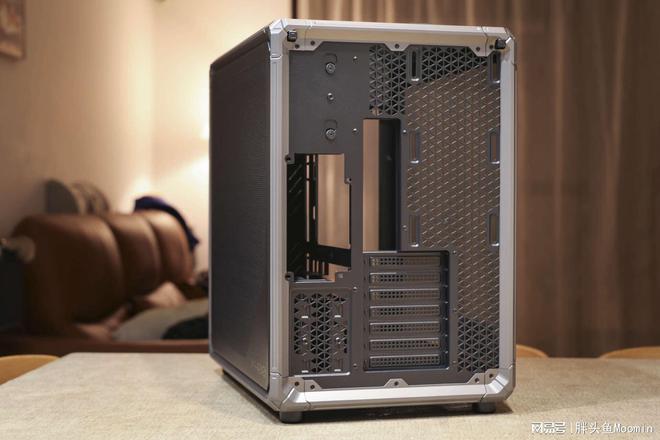 不仅颜值出众更兼顾散热的电竞海景房机箱乔思伯X400来了(图13)