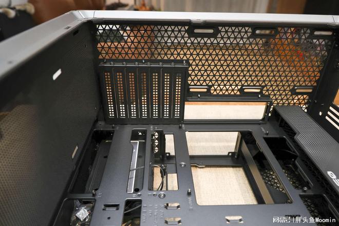 不仅颜值出众更兼顾散热的电竞海景房机箱乔思伯X400来了(图22)