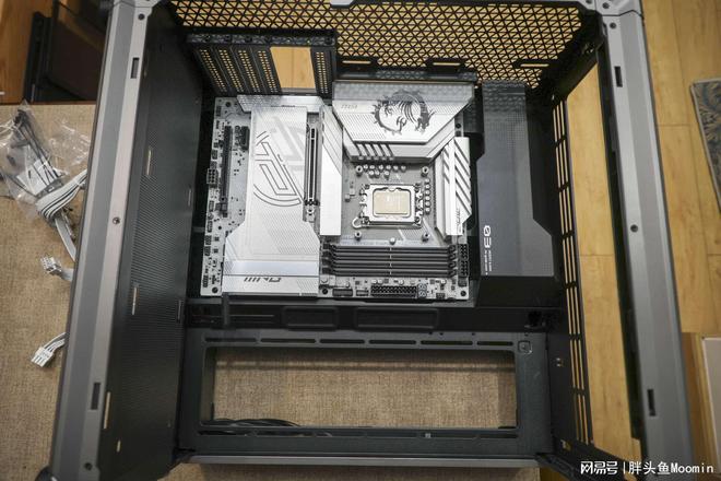 不仅颜值出众更兼顾散热的电竞海景房机箱乔思伯X400来了(图23)