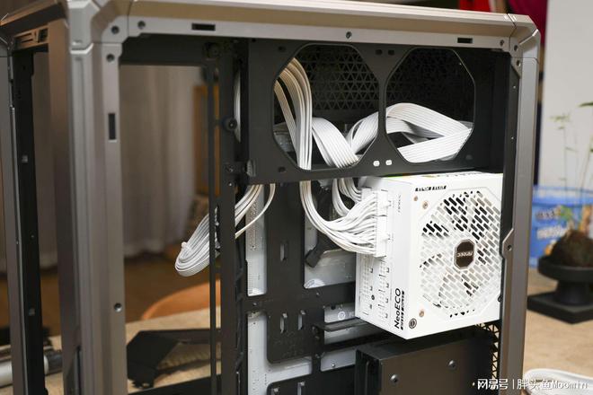 不仅颜值出众更兼顾散热的电竞海景房机箱乔思伯X400来了(图28)