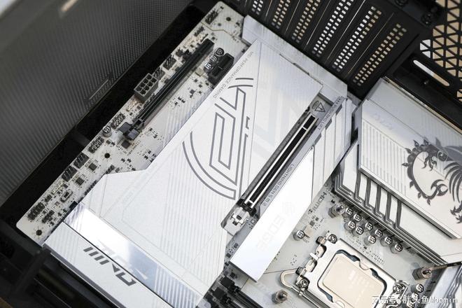 不仅颜值出众更兼顾散热的电竞海景房机箱乔思伯X400来了(图25)
