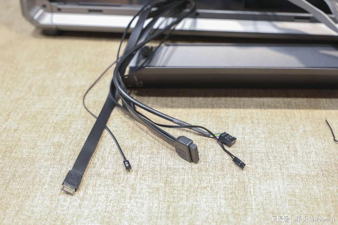 不仅颜值出众更兼顾散热的电竞海景房机箱乔思伯X400来了(图26)