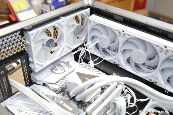 不仅颜值出众更兼顾散热的电竞海景房机箱乔思伯X400来了(图34)