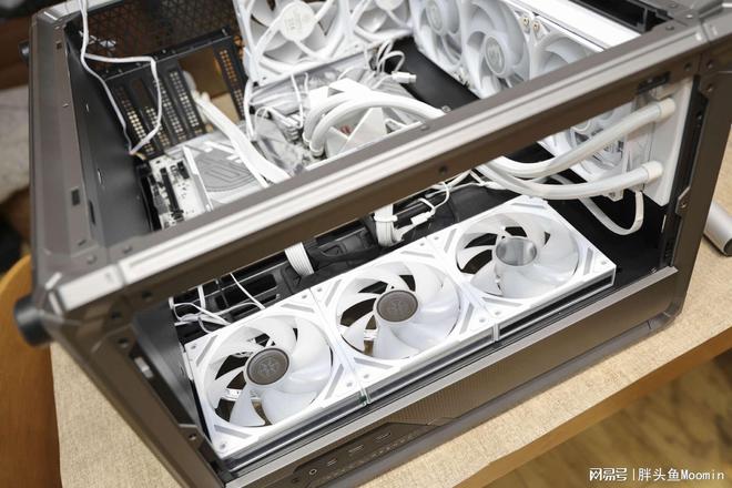 不仅颜值出众更兼顾散热的电竞海景房机箱乔思伯X400来了(图35)