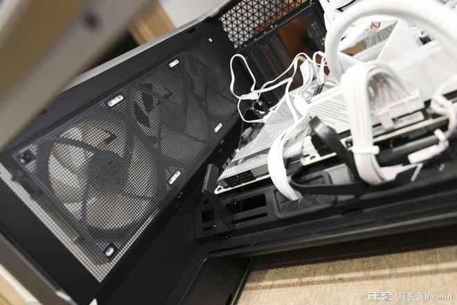 不仅颜值出众更兼顾散热的电竞海景房机箱乔思伯X400来了(图33)