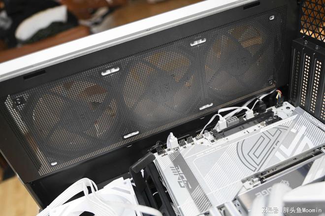 不仅颜值出众更兼顾散热的电竞海景房机箱乔思伯X400来了(图43)