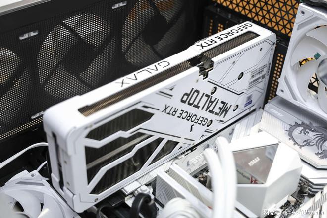 不仅颜值出众更兼顾散热的电竞海景房机箱乔思伯X400来了(图42)