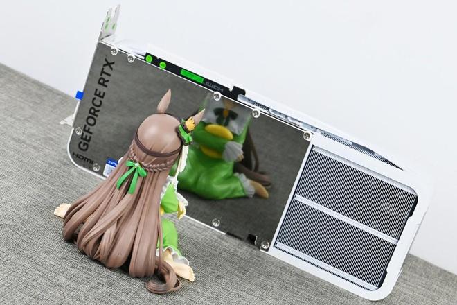 影驰RTX5070星曜LUNAOC游戏显卡开箱拆解评测(图5)