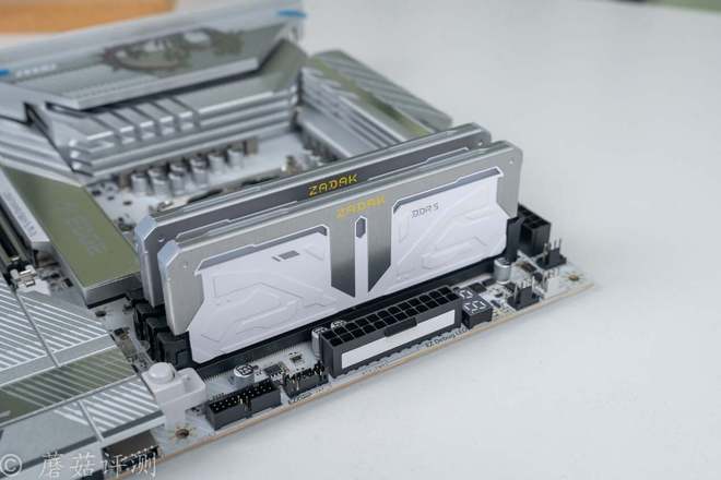 游戏、工作无短板打造桌面艺术品先马巨浪Ⅲ搭配微星Z890刀锋(图12)