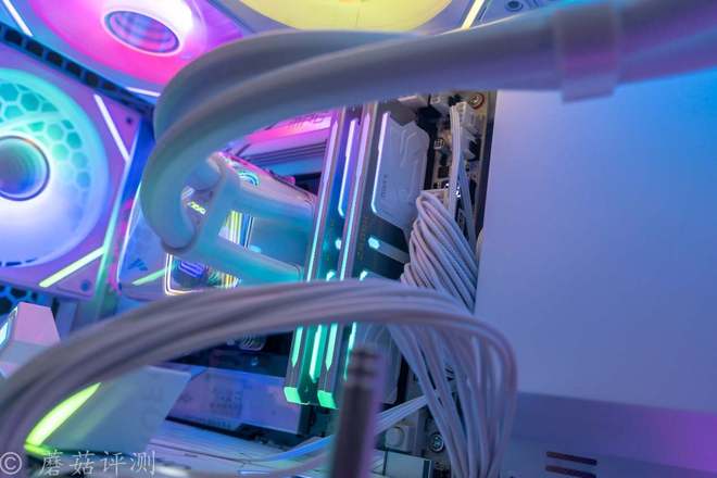 游戏、工作无短板打造桌面艺术品先马巨浪Ⅲ搭配微星Z890刀锋(图41)