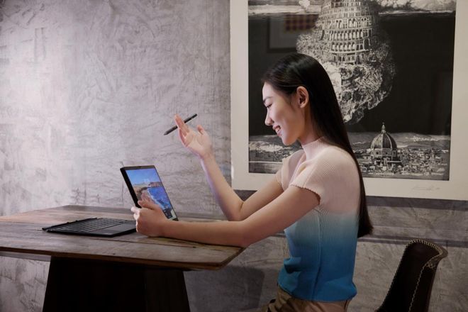 小钢炮ROG幻X：平板形态轻便随行合体满血输出生产力新形态(图4)