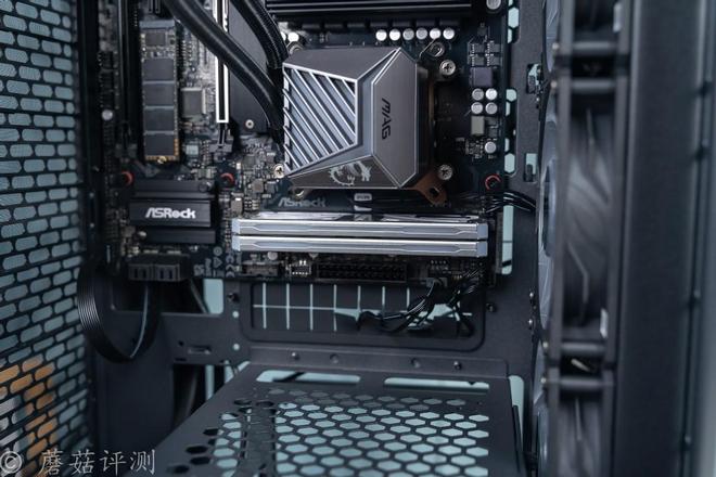 占地小内部空间大华擎B850M-XWIFI主板搭配Tower300机箱(图12)