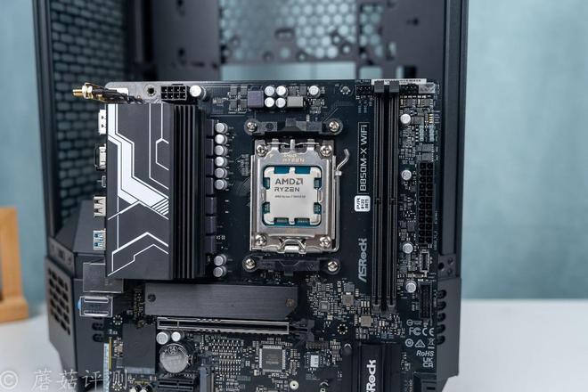 占地小内部空间大华擎B850M-XWIFI主板搭配Tower300机箱(图8)