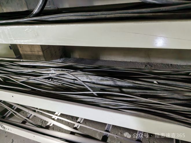 仪电知识电缆夹层缺失温感器隐形火源成重大安全隐患！(图1)