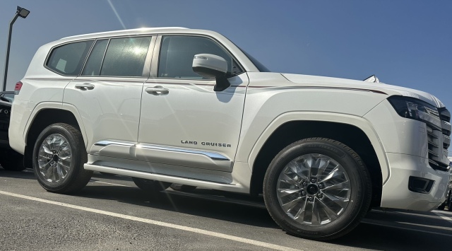 2025款酷路泽3500GXR科威特满配豪华四驱越野车本家海外直发报价(图3)